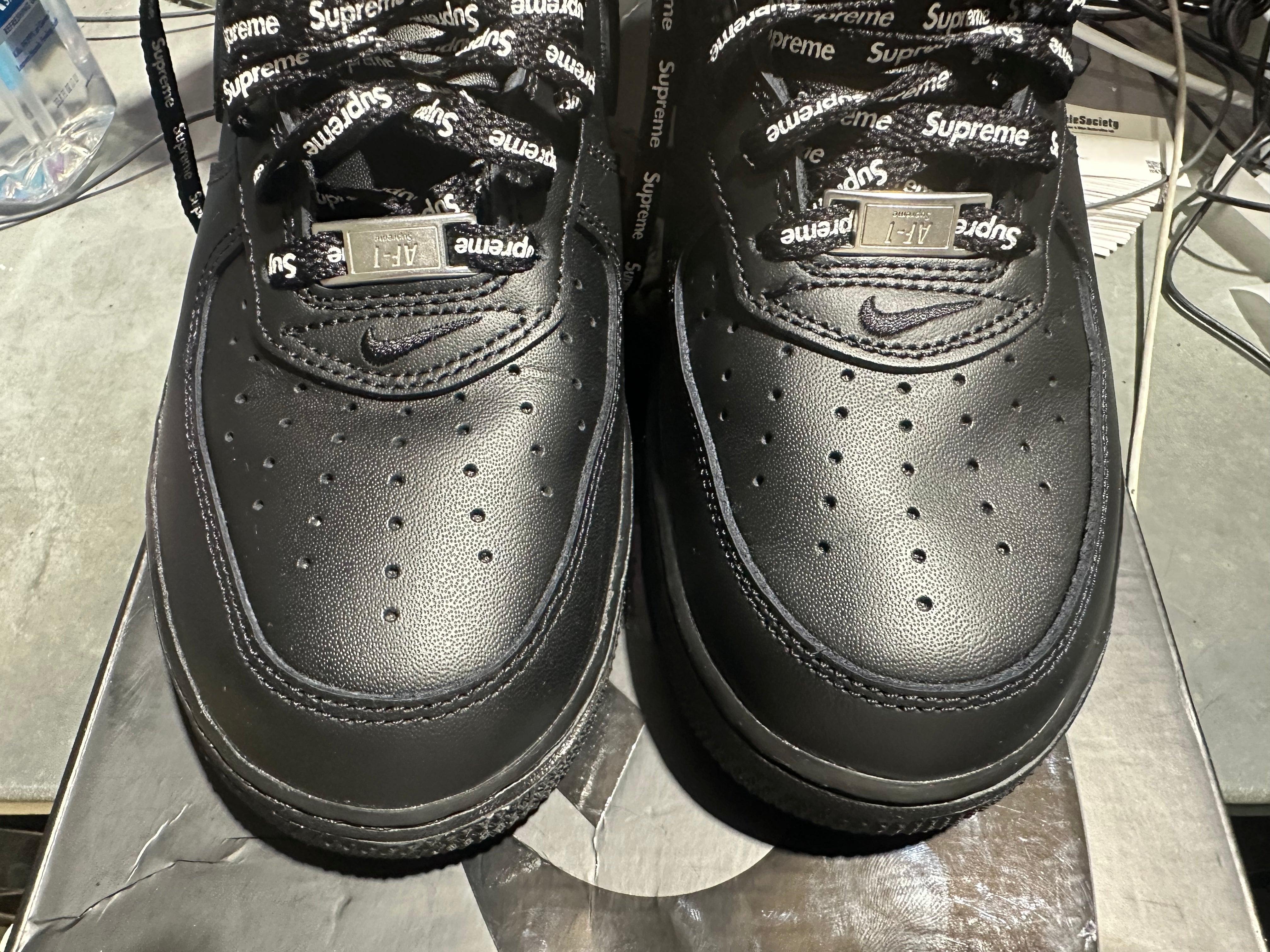 Nike Air Force 1 Low Supreme - Black Size 9.5