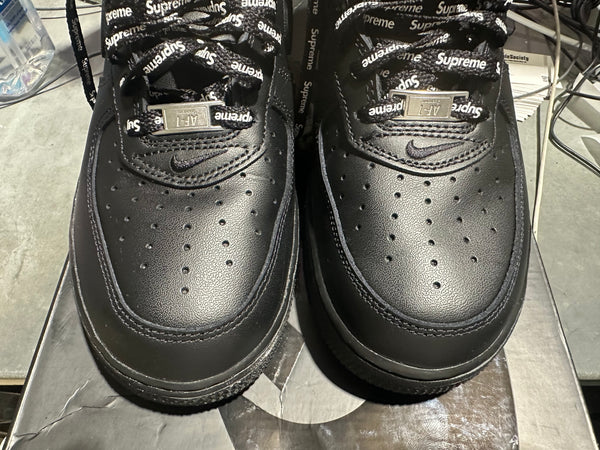 Nike Air Force 1 Low Supreme - Black Size 9.5