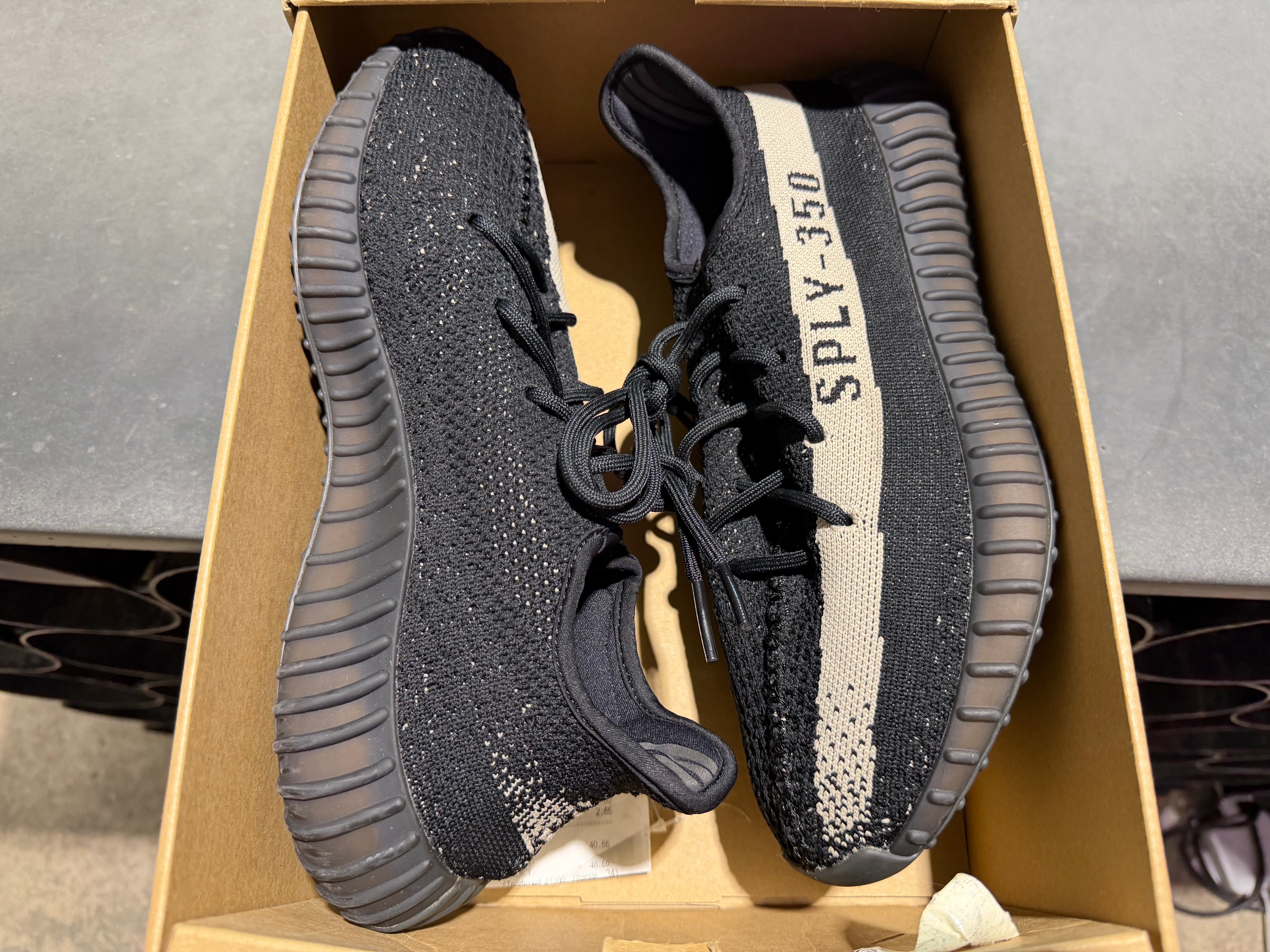 Adidas Yeezy Boost 350 V2 - Oreo / Core Black Size 10
