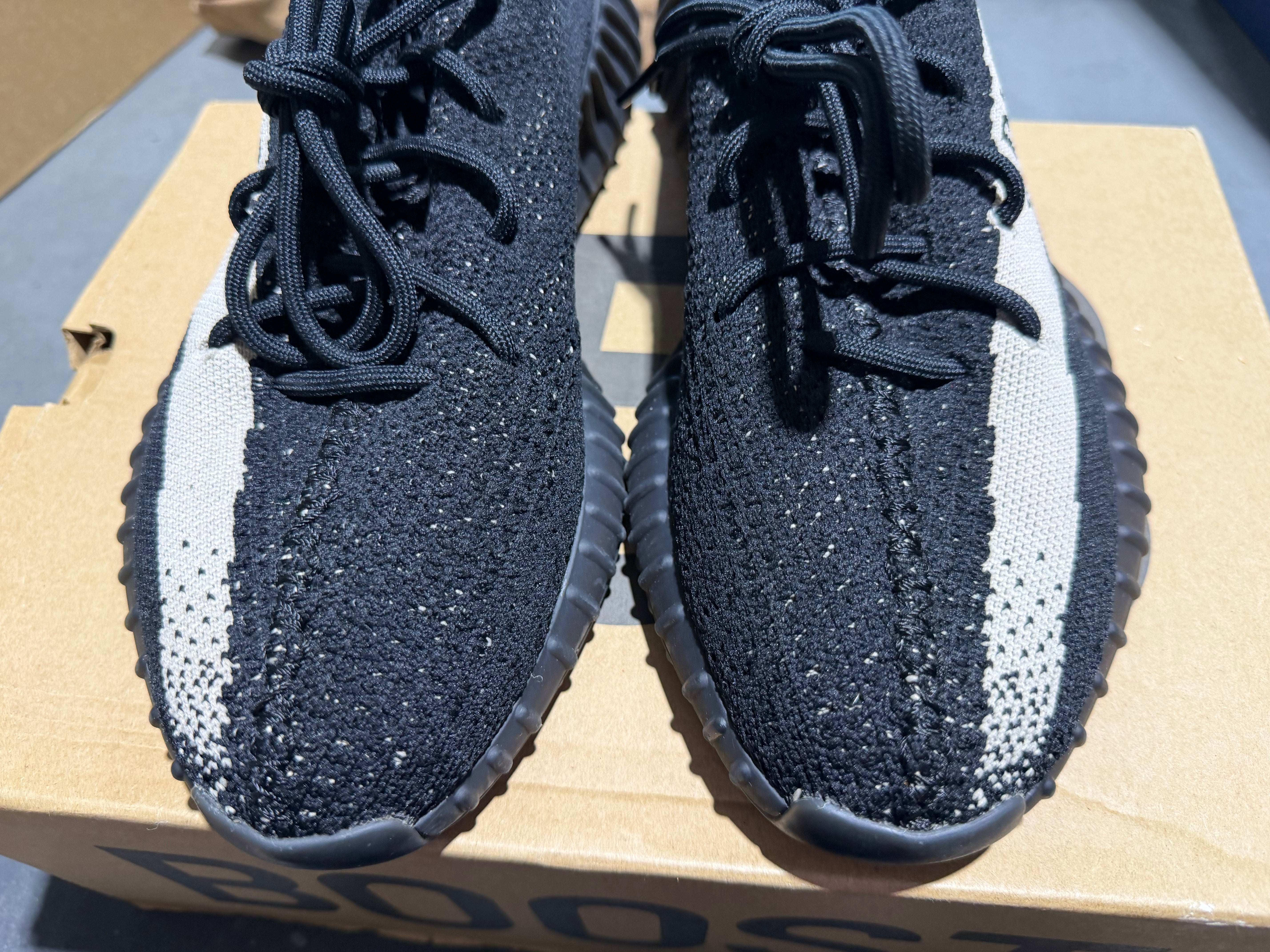 Adidas Yeezy Boost 350 V2 - Oreo / Core Black Size 10