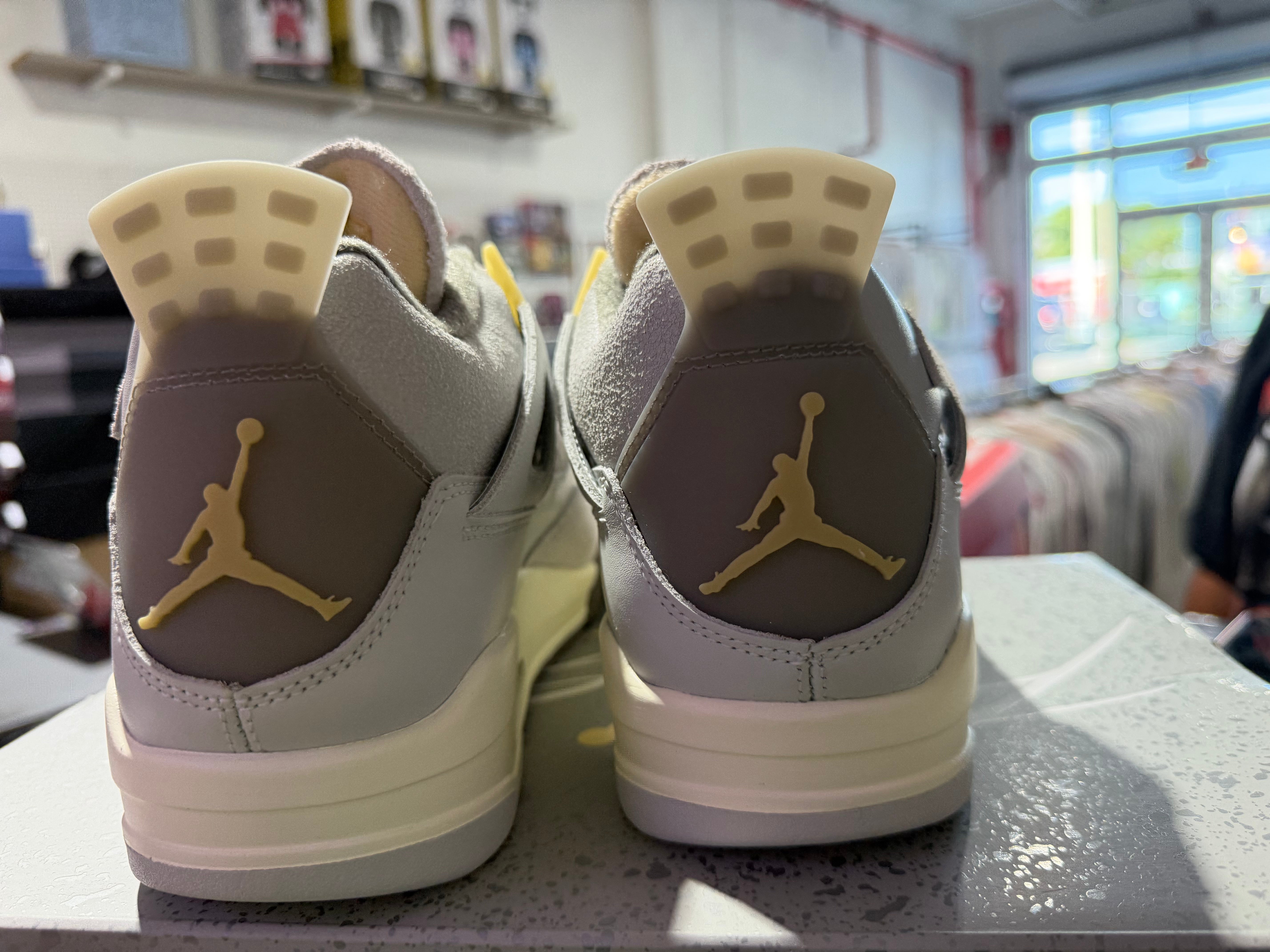 Air Jordan 4 Retro SE - Craft Photon Dust Size 9.5