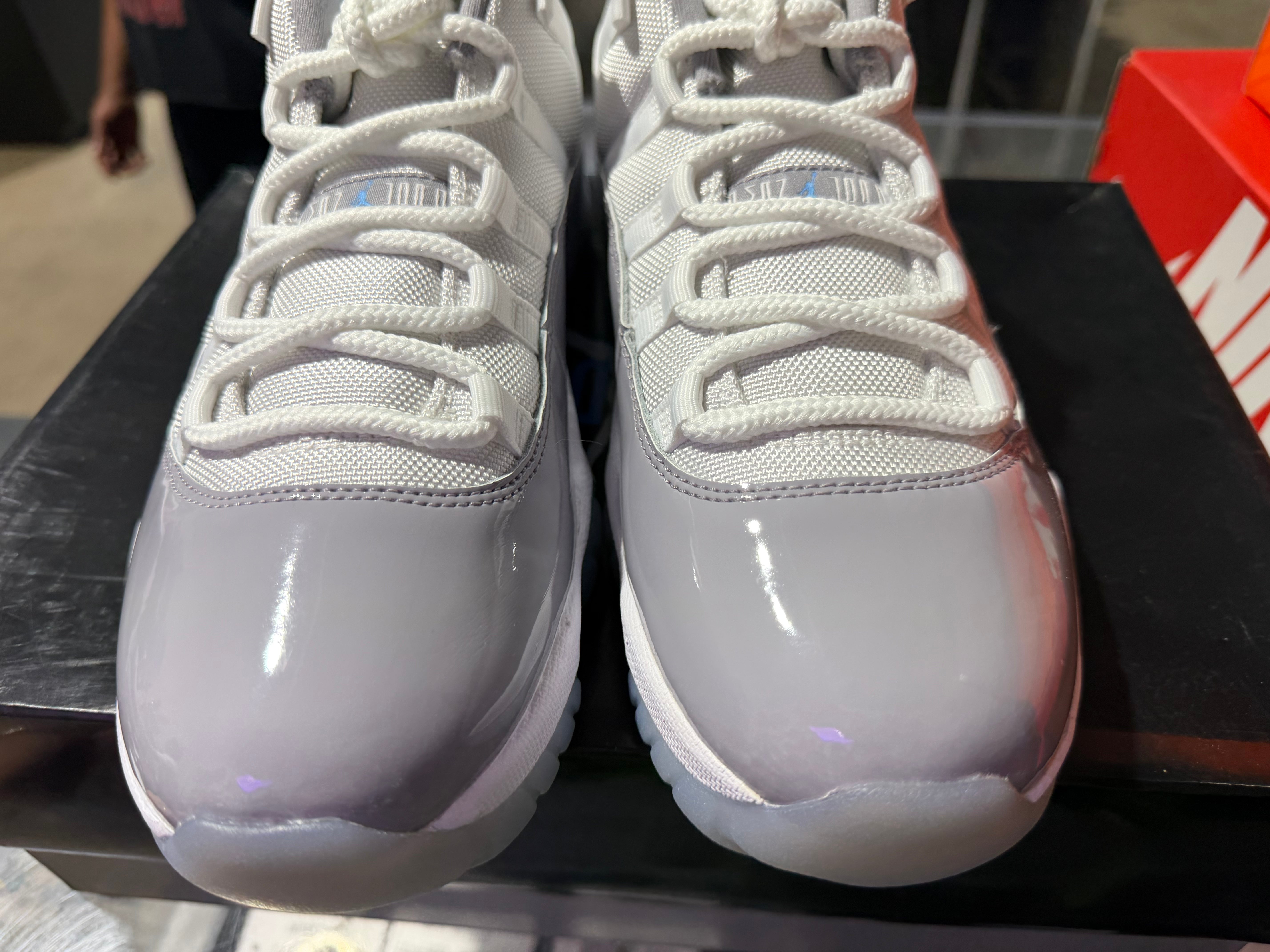 Air Jordan 11 Retro Low - Cement Grey Size 9.5
