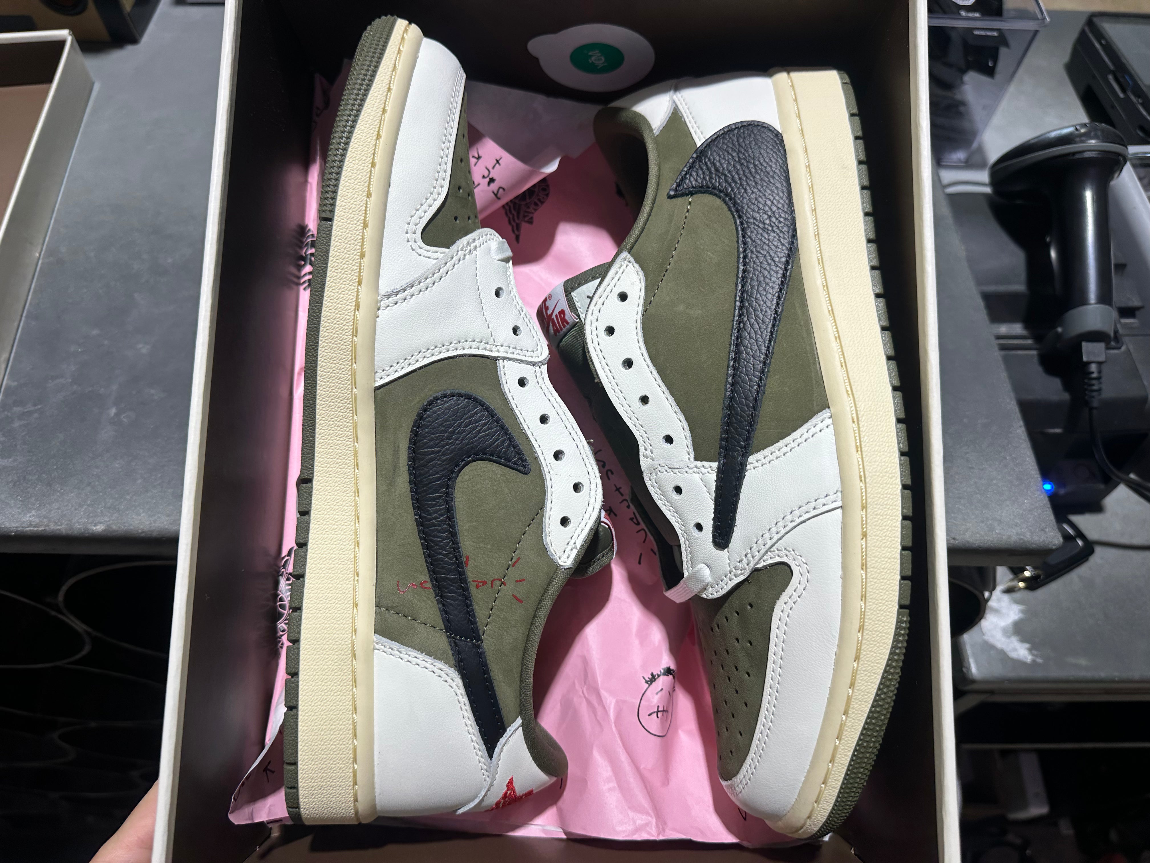Air Jordan 1 Retro Low OG SP - Travis Scott Medium Olive Size 10.5