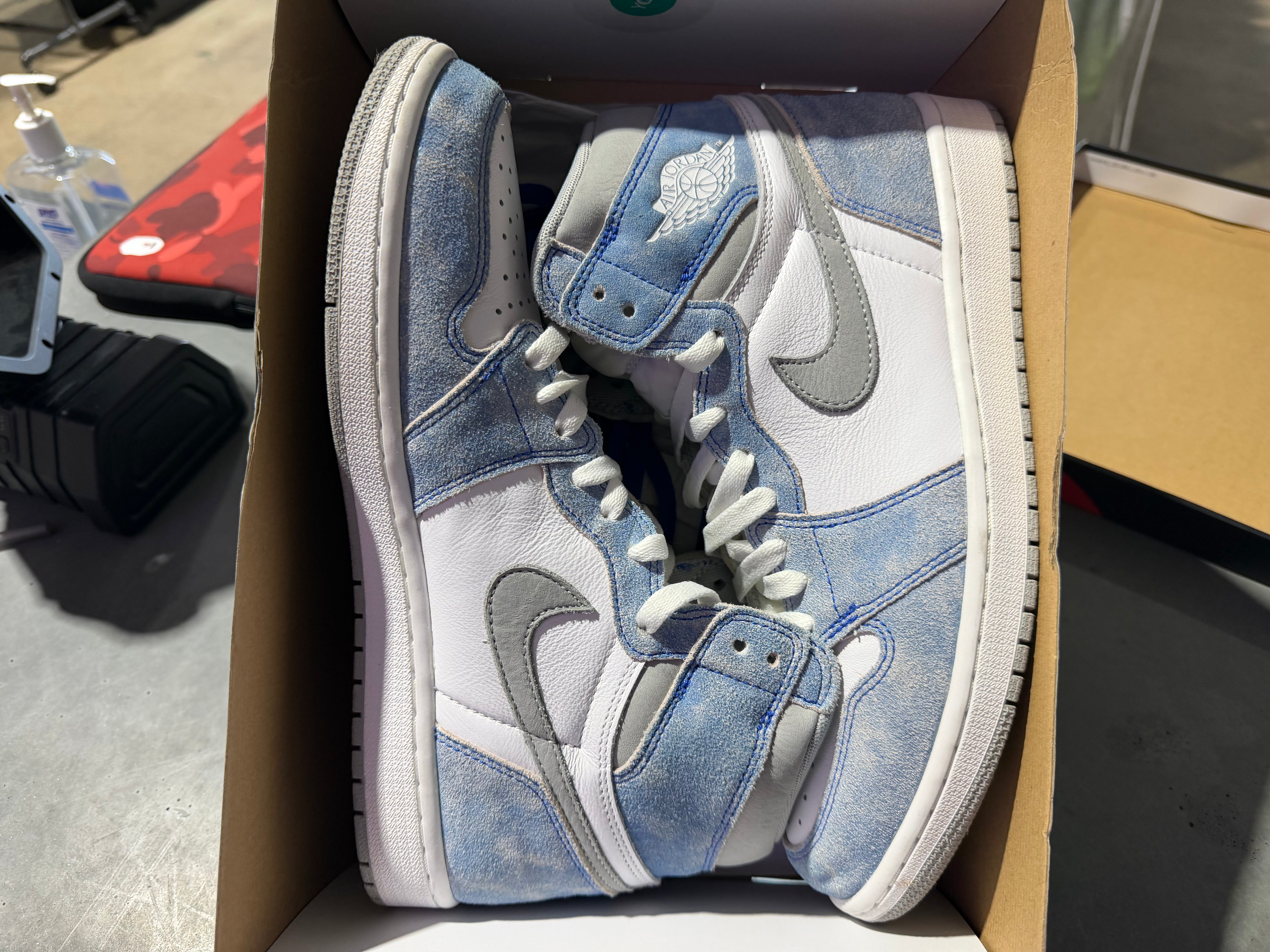 Air Jordan 1 Retro High OG - Hyper Royal Size 10.5