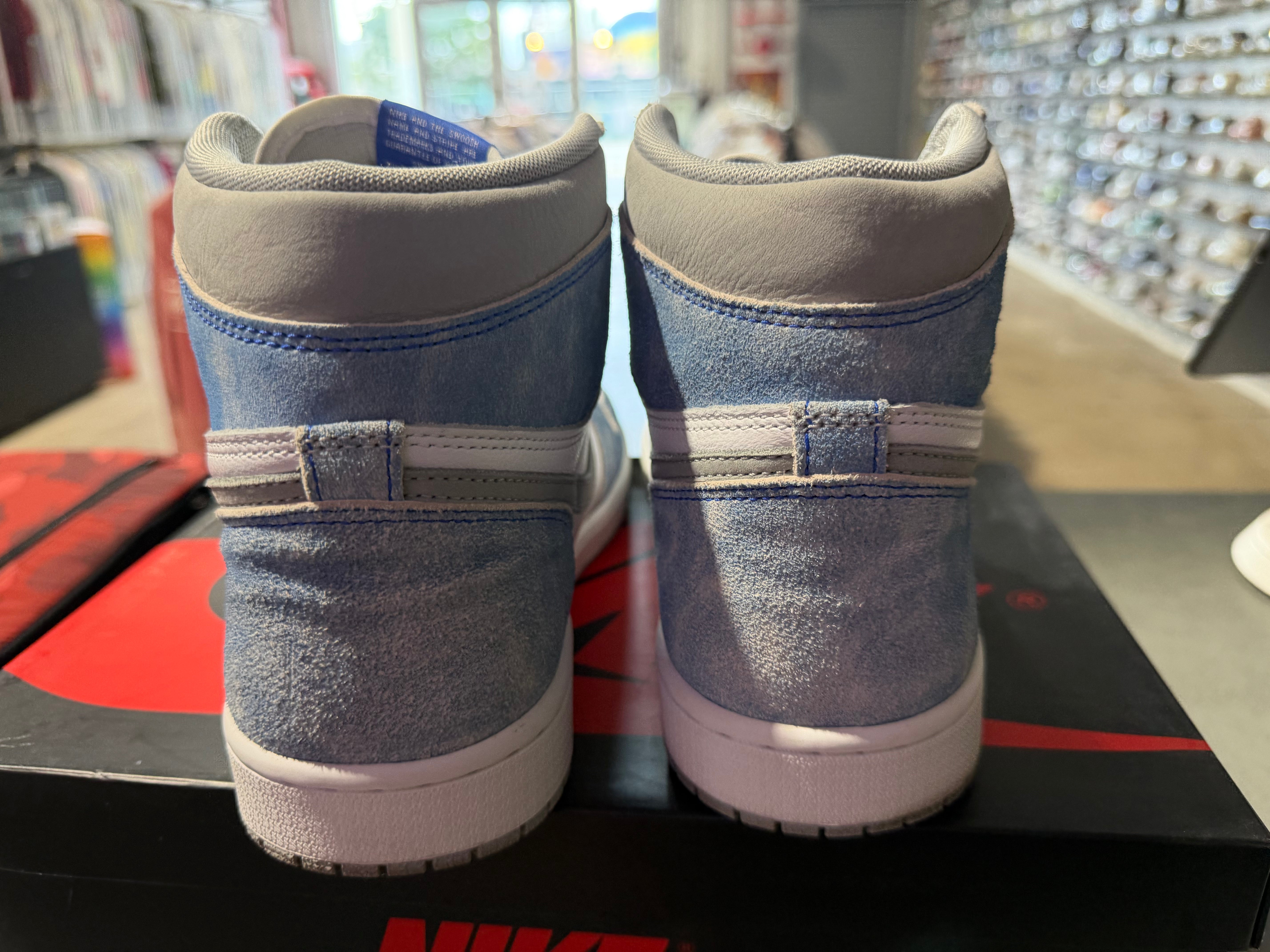 Air Jordan 1 Retro High OG - Hyper Royal Size 10.5