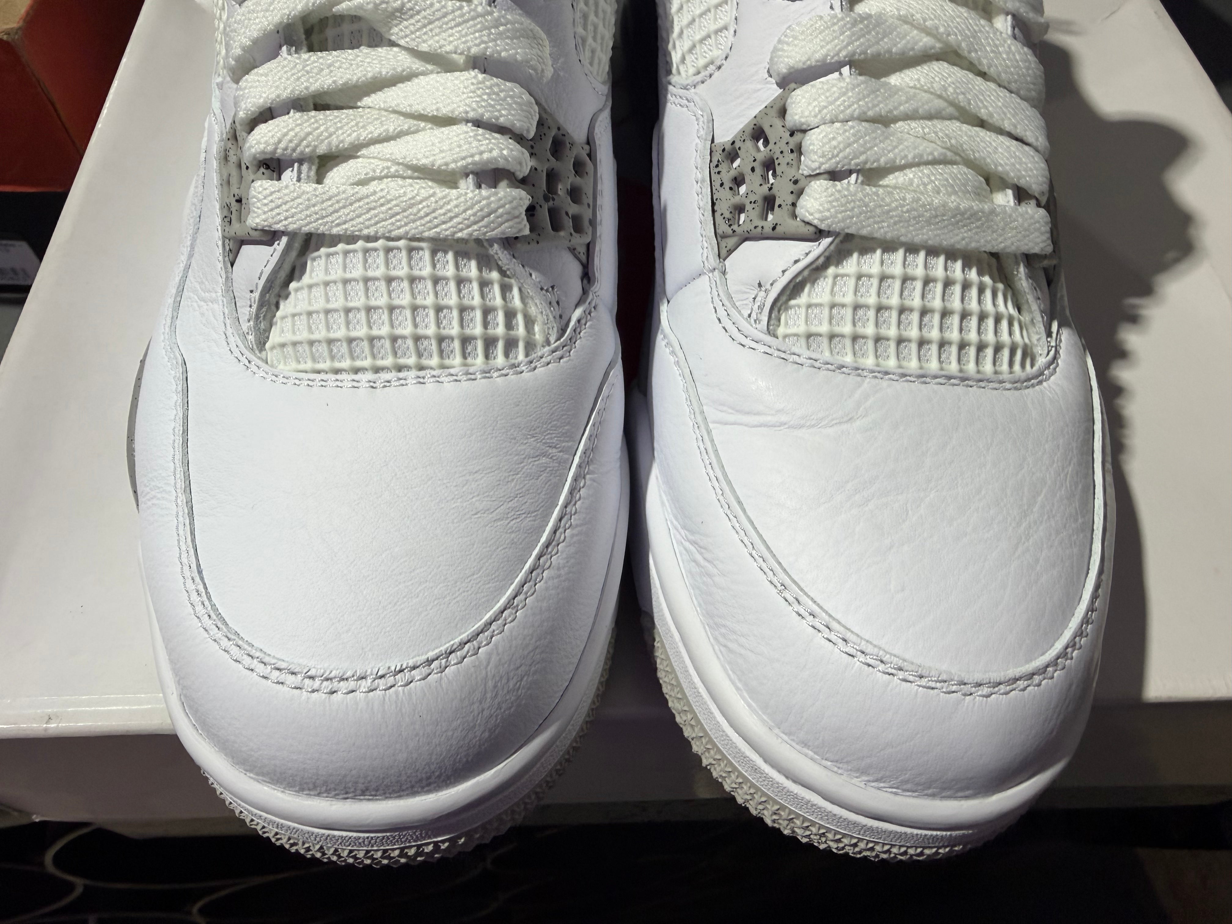 Air Jordan 4 Retro - White Oreo Size 11.5