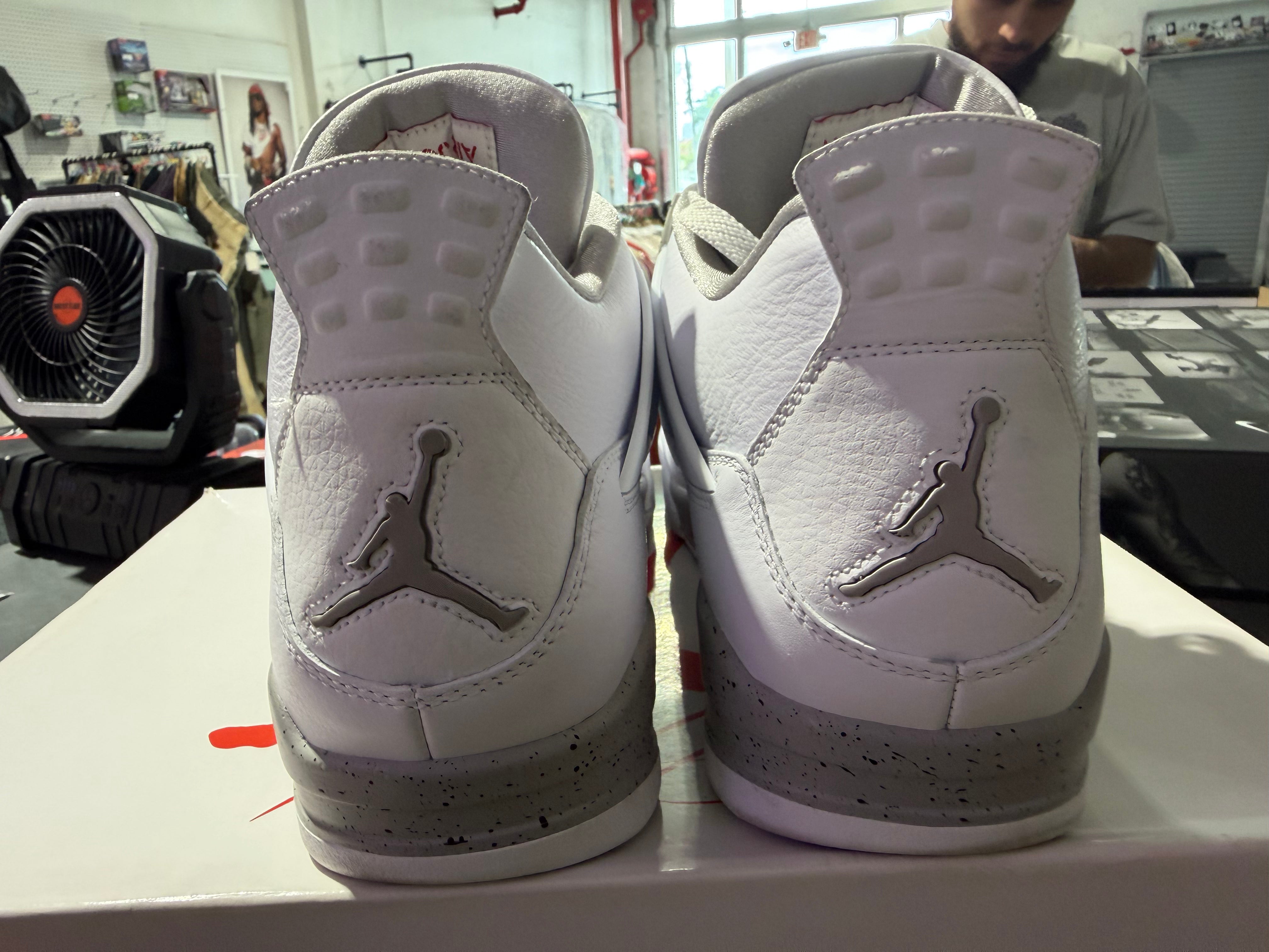 Air Jordan 4 Retro - White Oreo Size 11.5