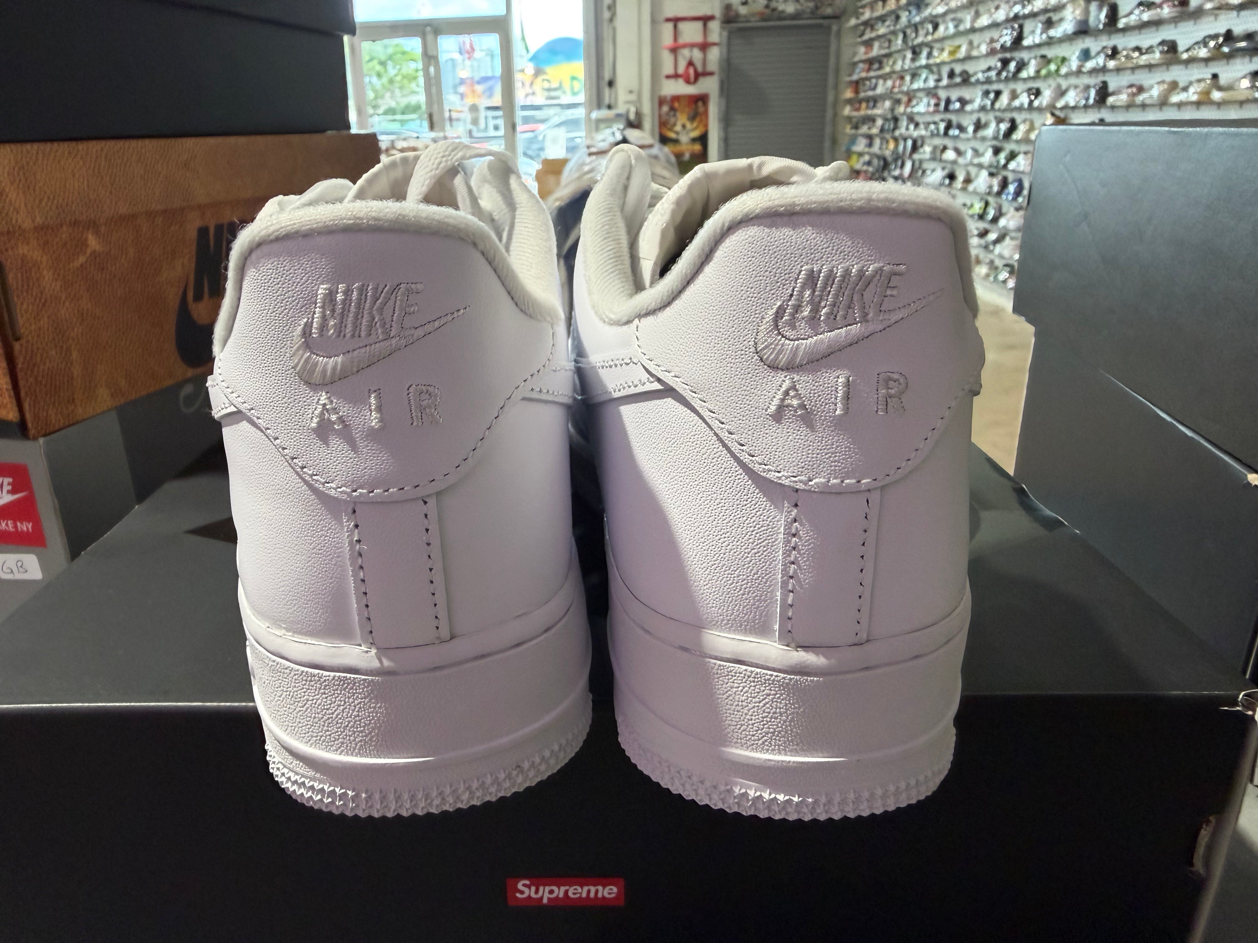 Nike Air Force 1 Low Supreme - White Size 9.5