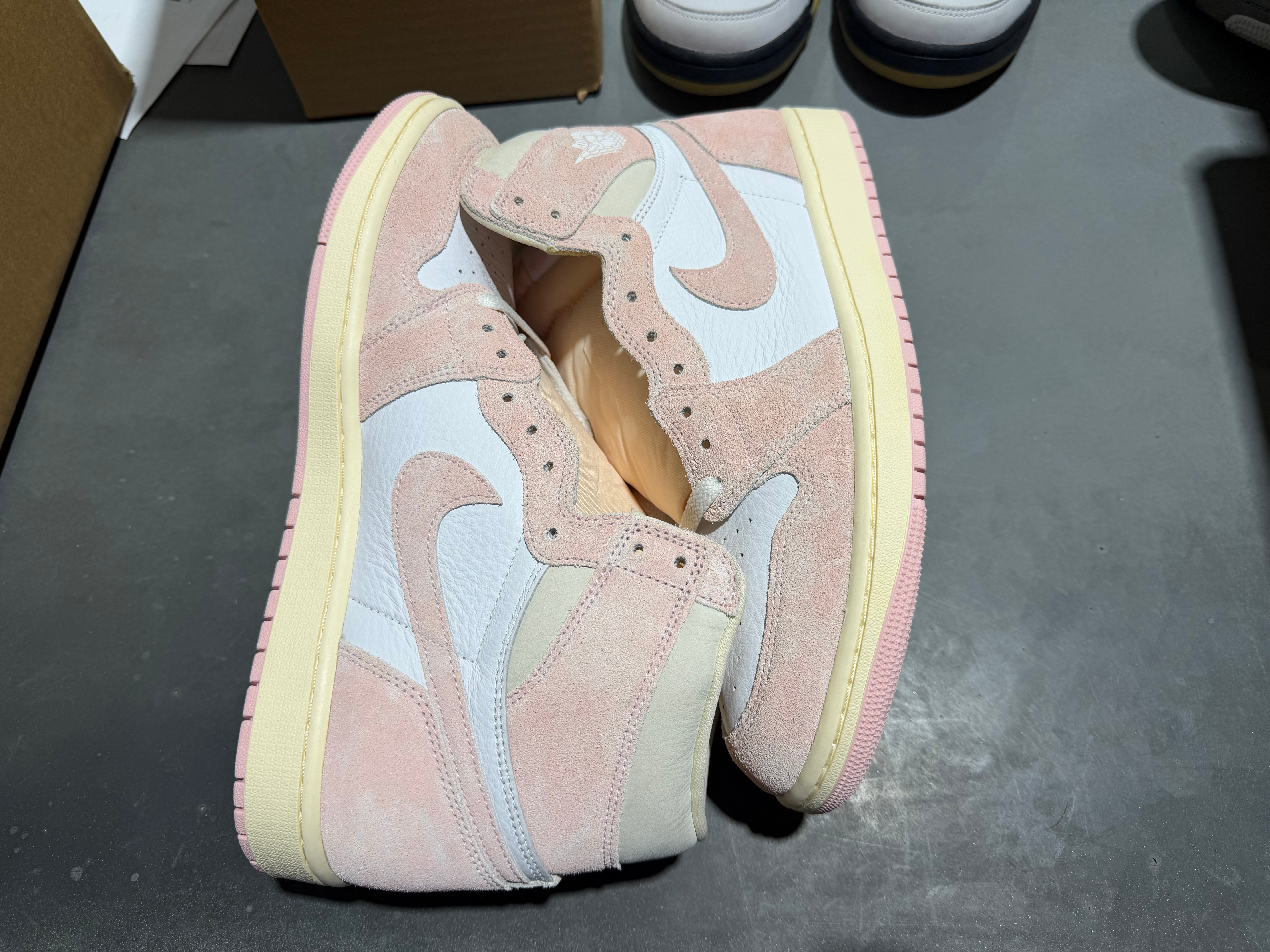 WMNS Air Jordan 1 Retro High OG - Washed Pink Size 12W/10.5M