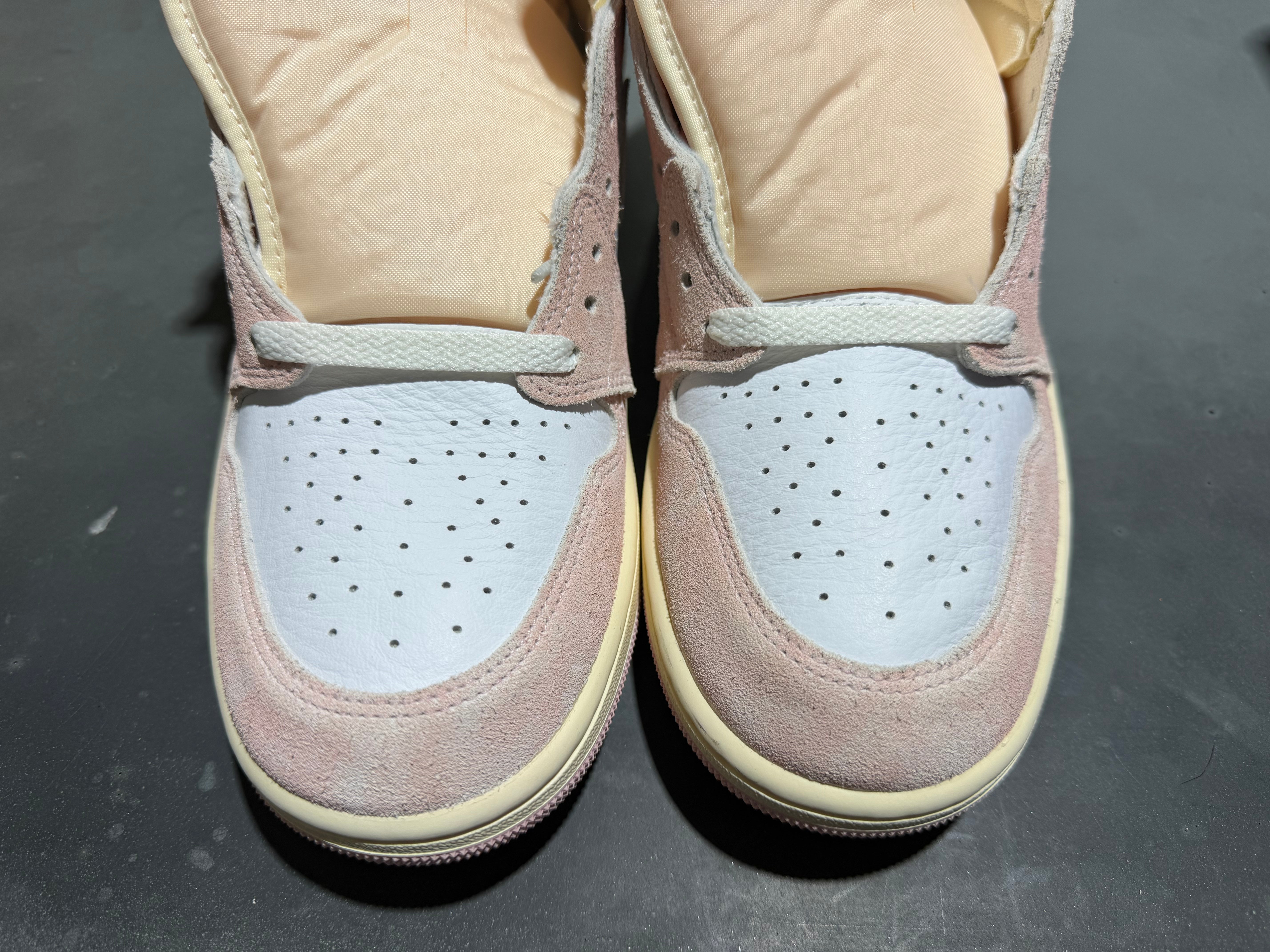 WMNS Air Jordan 1 Retro High OG - Washed Pink Size 12W/10.5M