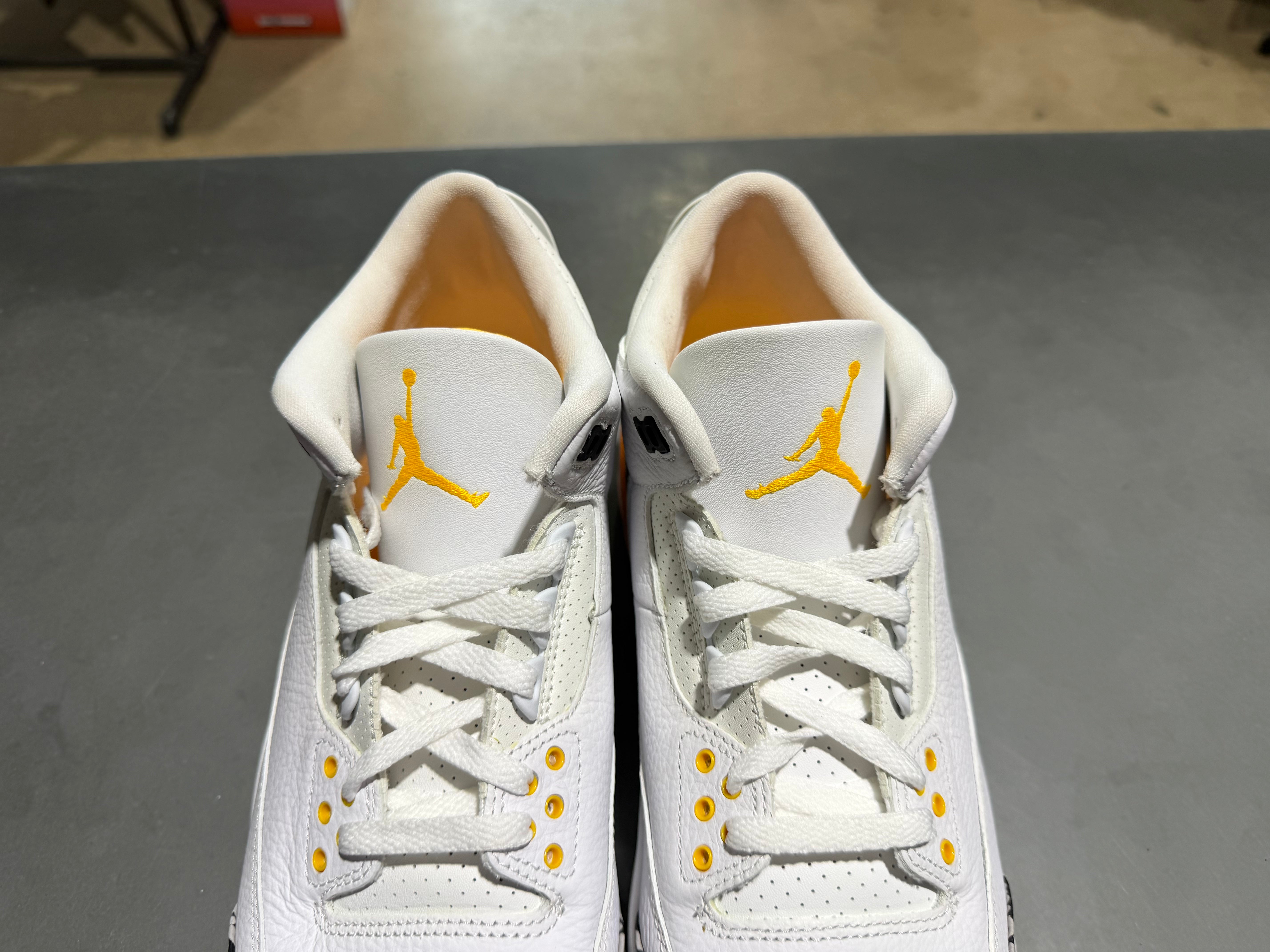 WMNS Air Jordan 3 Retro - Laser Orange Size 12W/10.5M