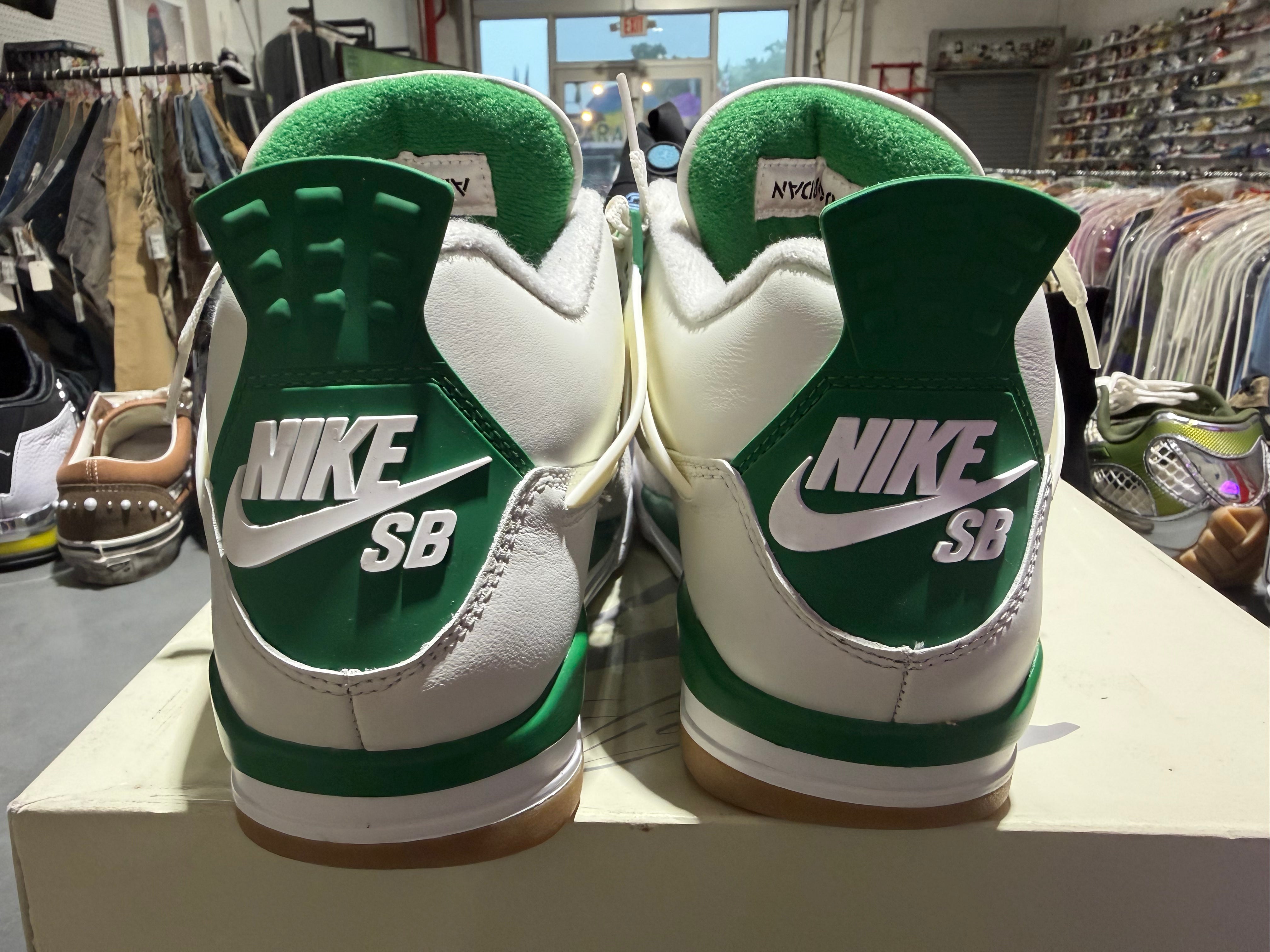 Air Jordan 4 Retro SB - Pine Green Size 8.5