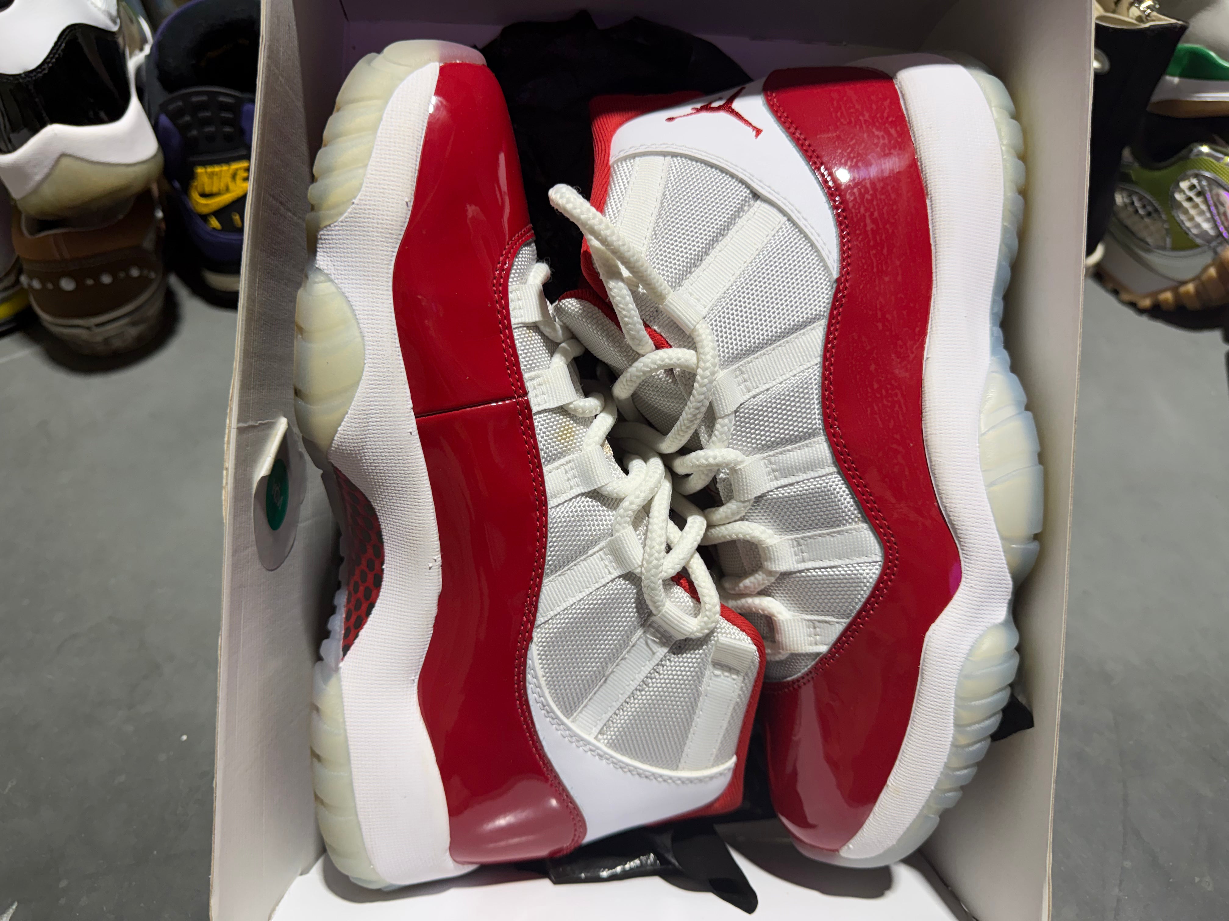 Air Jordan 11 Retro - Cherry Size 8.5