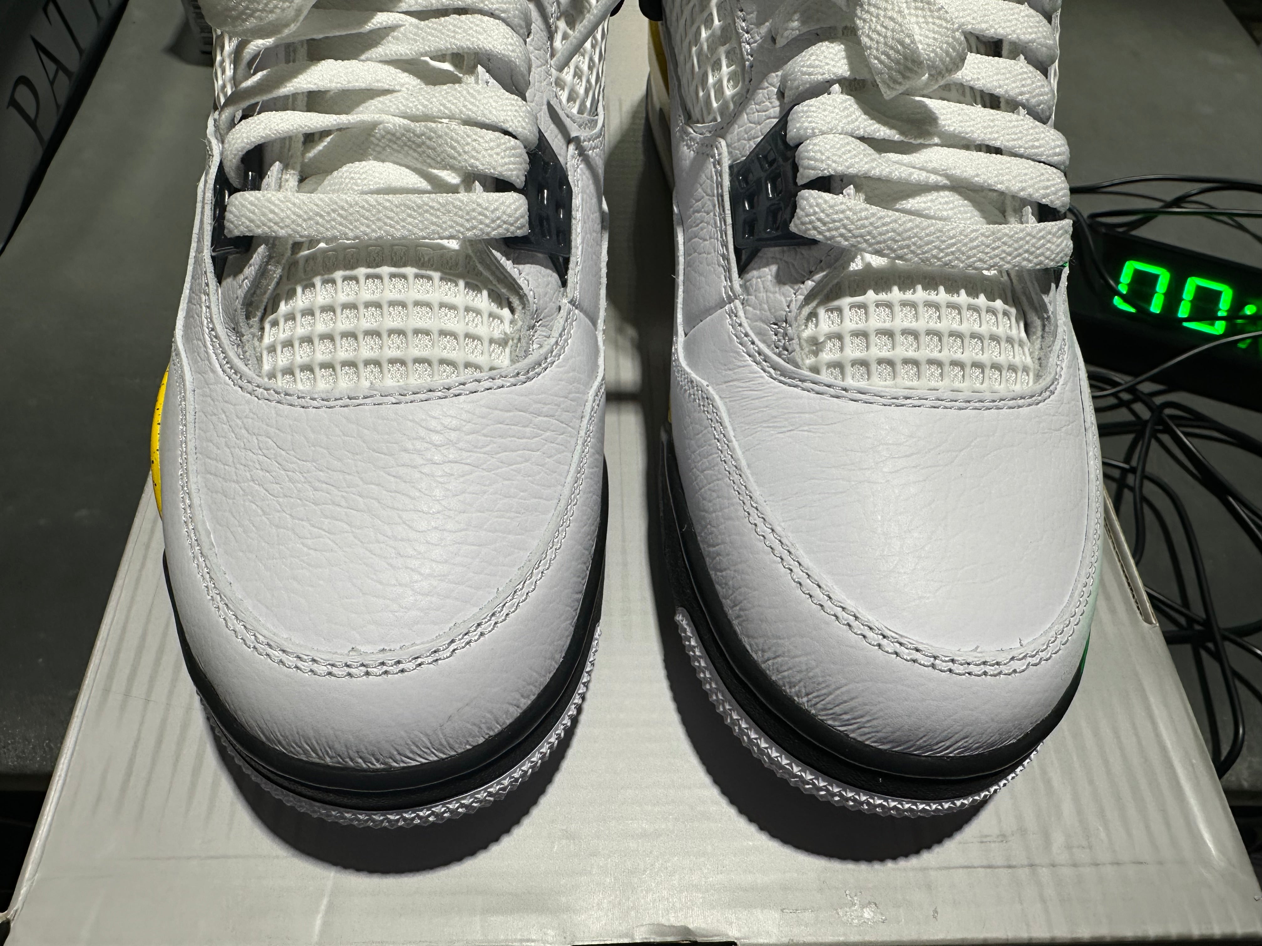 Air Jordan 4 Retro - Tour Yellow Size 9.5