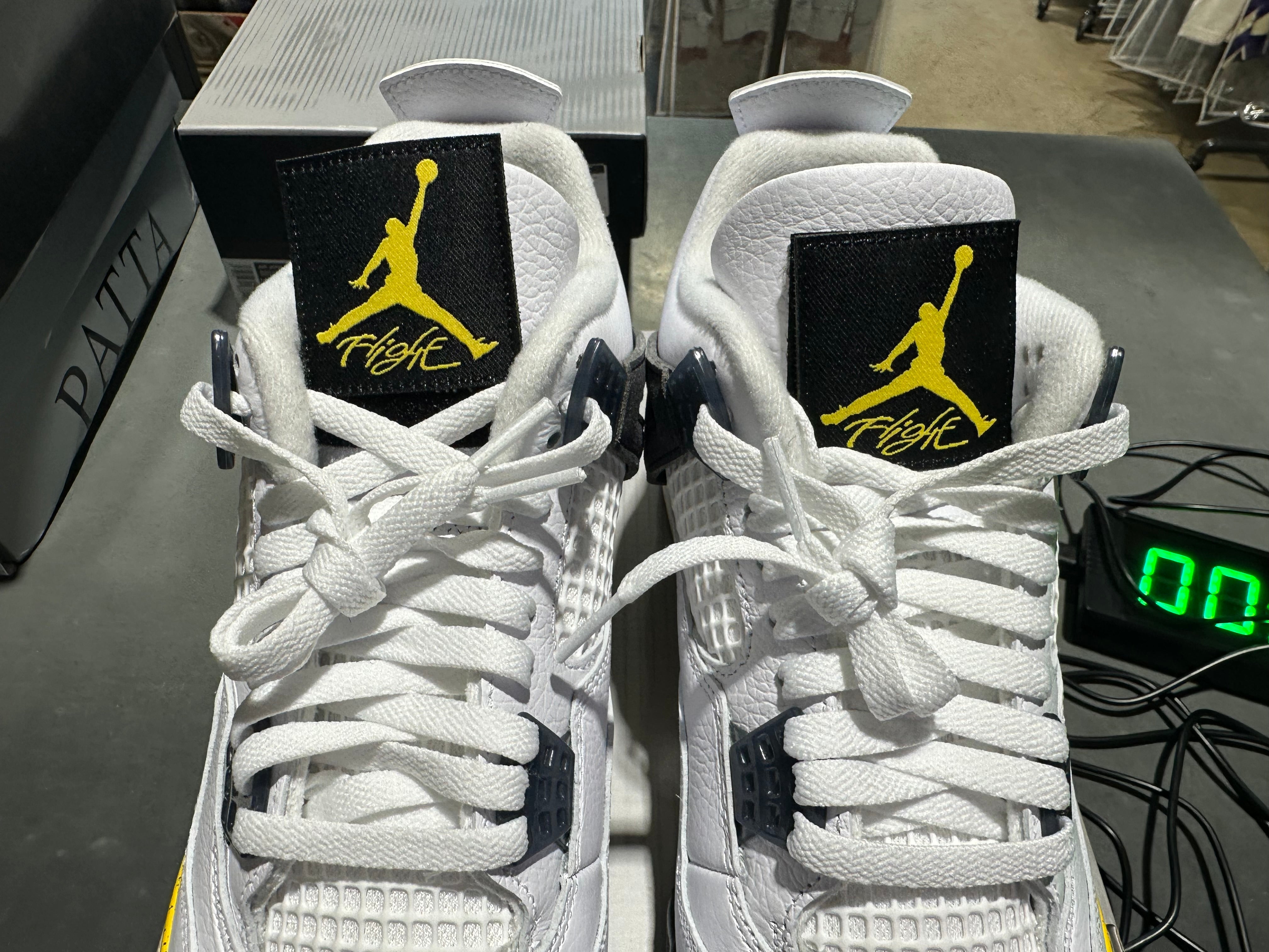 Air Jordan 4 Retro - Tour Yellow Size 9.5