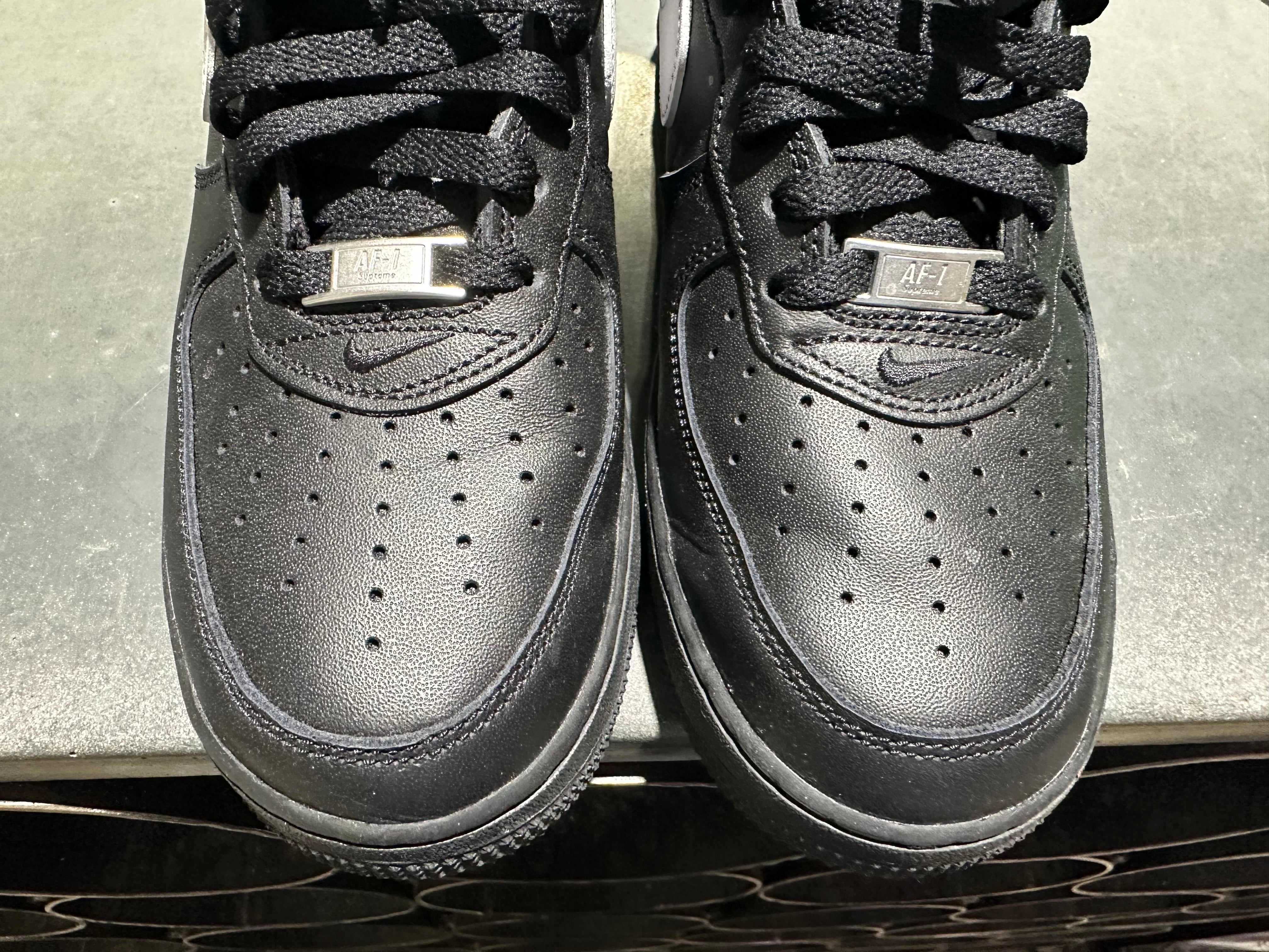 Nike Air Force 1 Low Supreme - Black/White Size 9