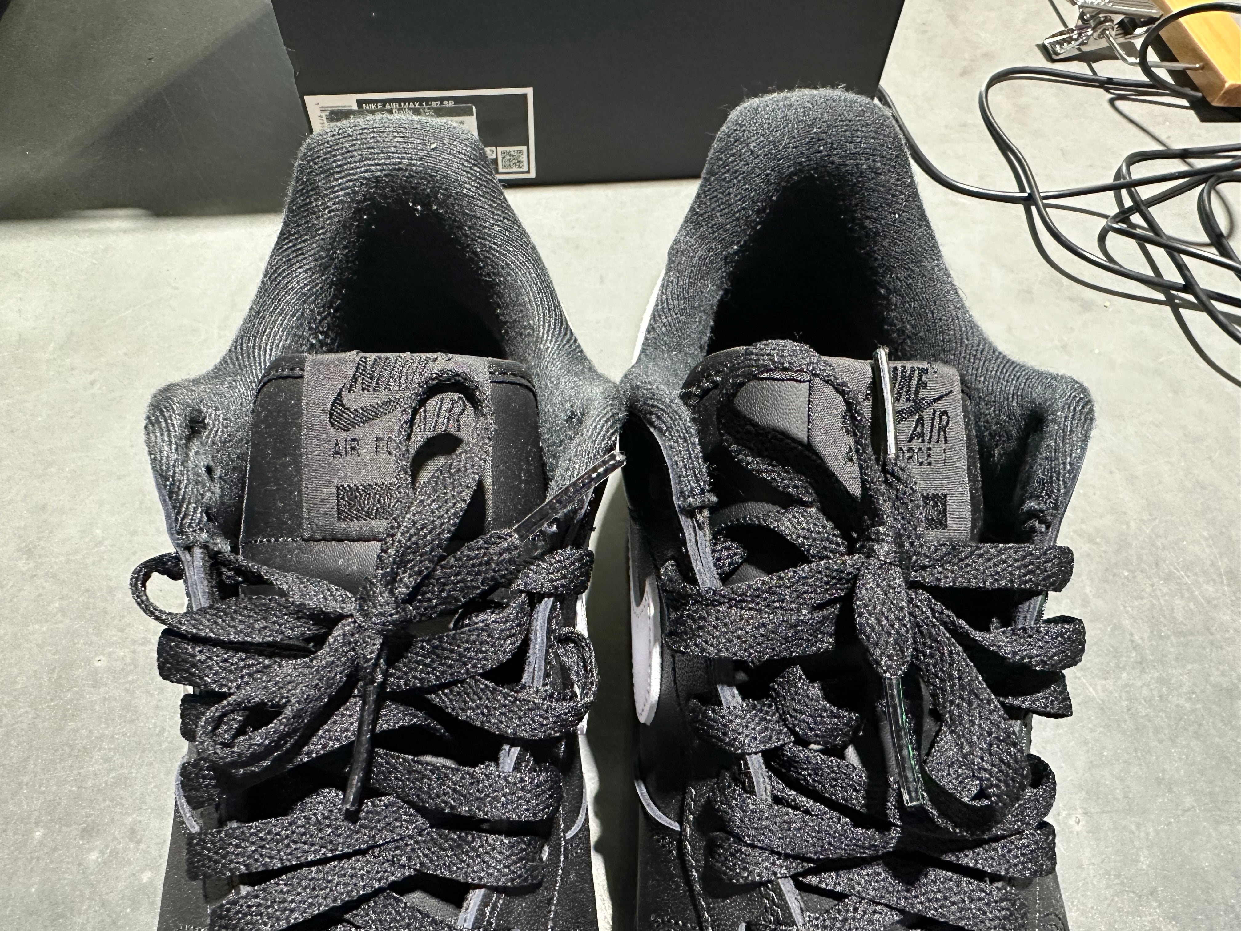 Nike Air Force 1 Low Supreme - Black/White Size 9