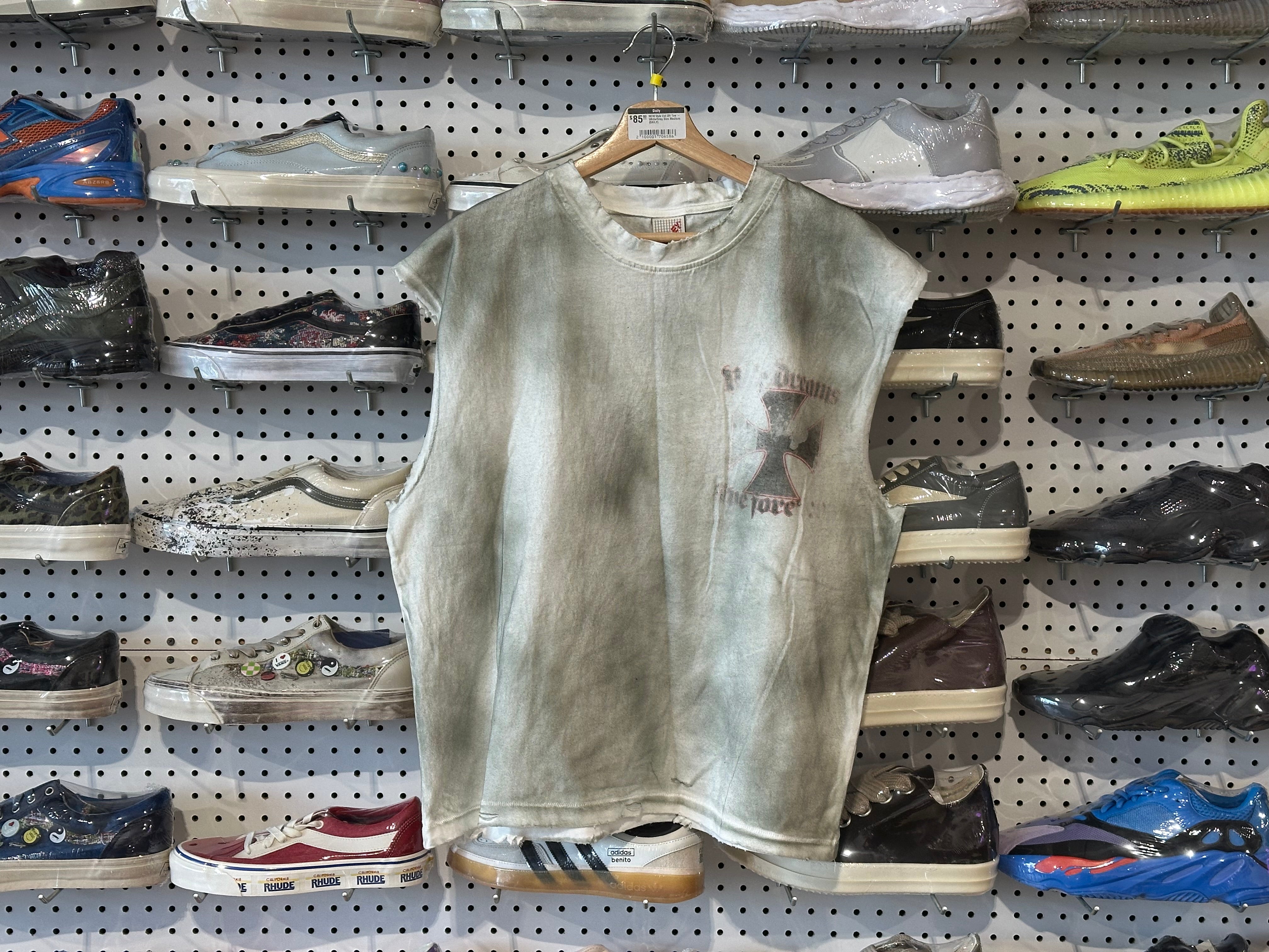 NEW Vale Cut Off Tee - White/Grey Size Medium