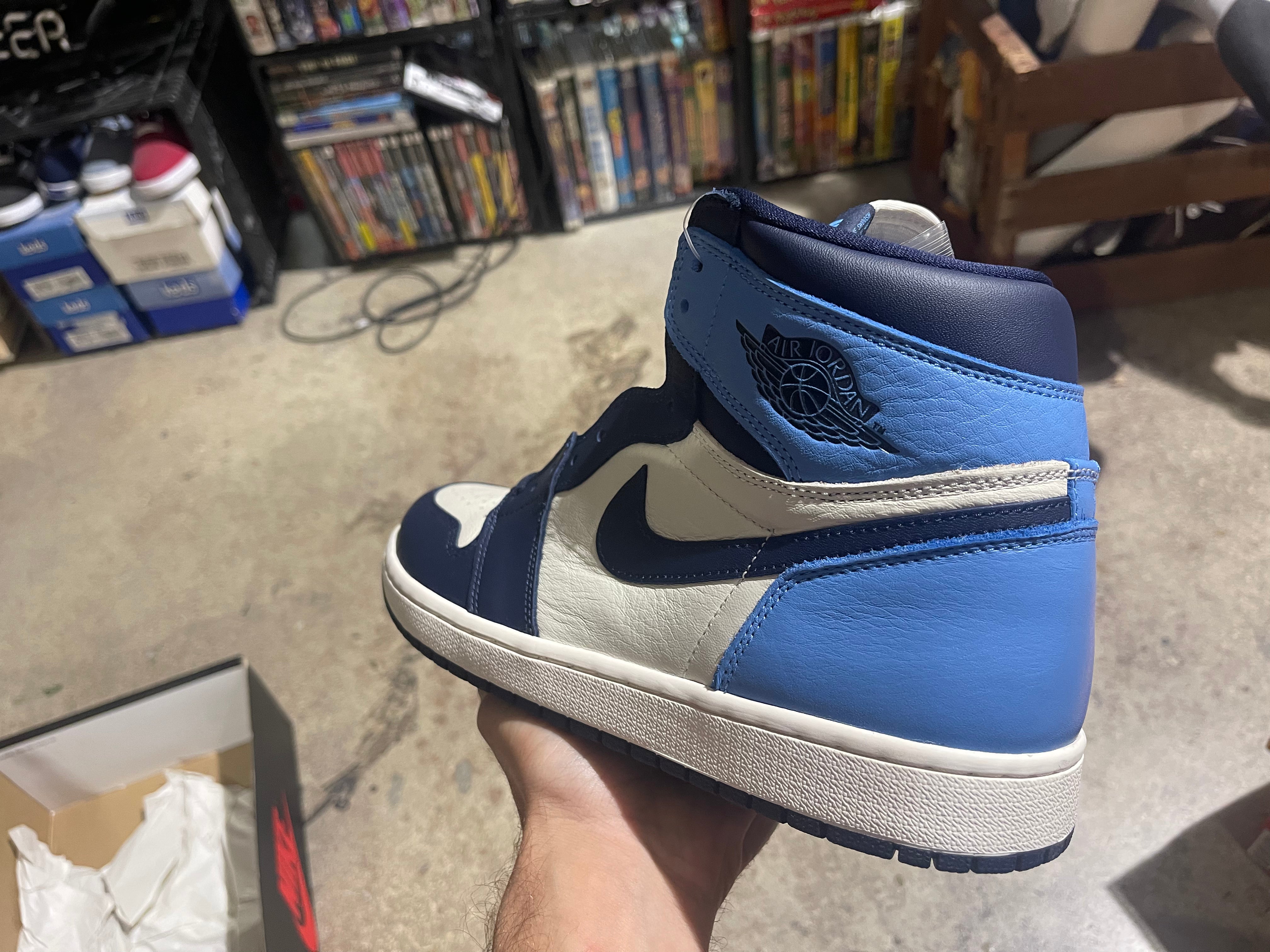 Air Jordan 1 Retro High OG - Obsidian UNC