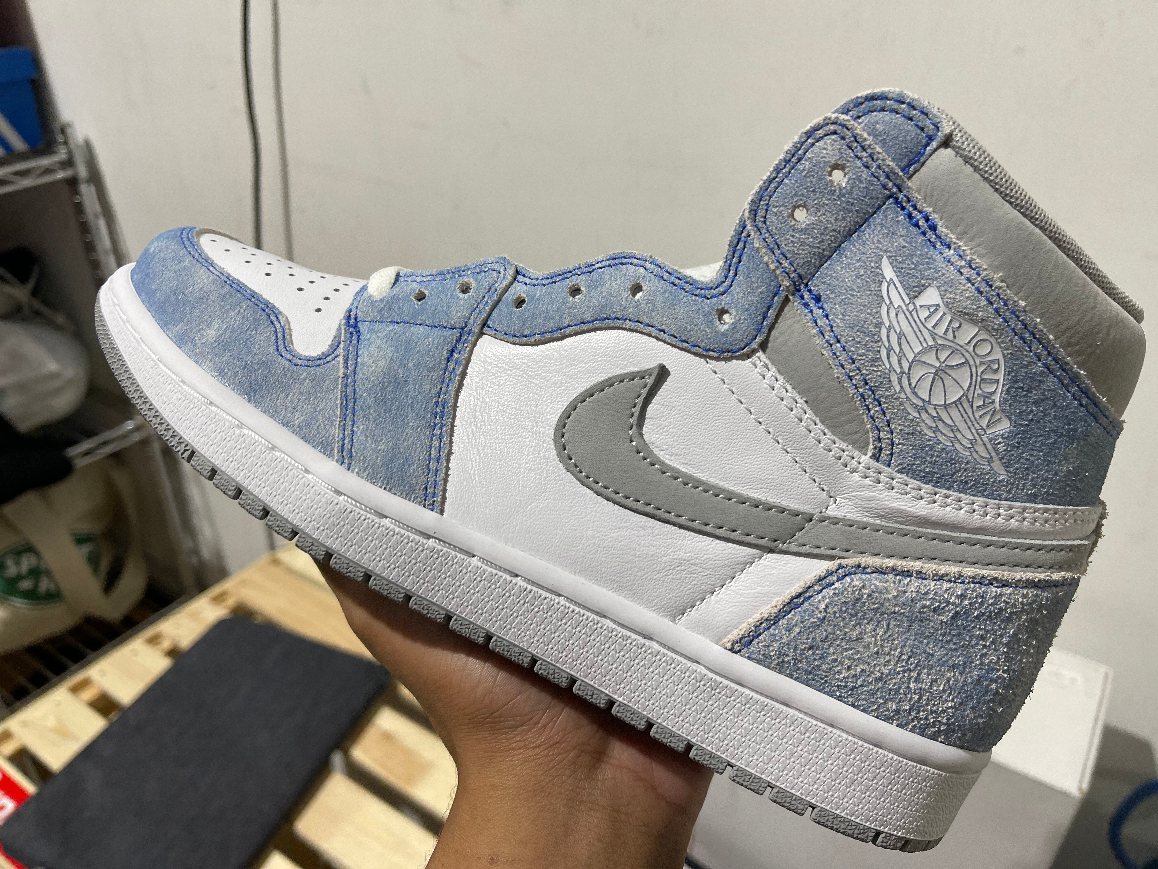 Air Jordan 1 Retro High OG - Hyper Royal